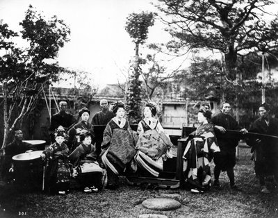 Geisha Meisjes, ca. 1870s door Japanese Photographer